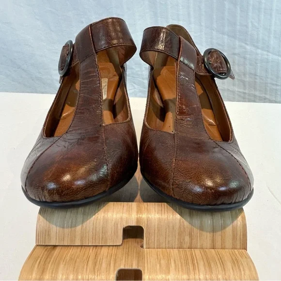 Born BOC Chestnut Brown Leather Mary Jane Style T Strap Heels - Picture 7 of 11